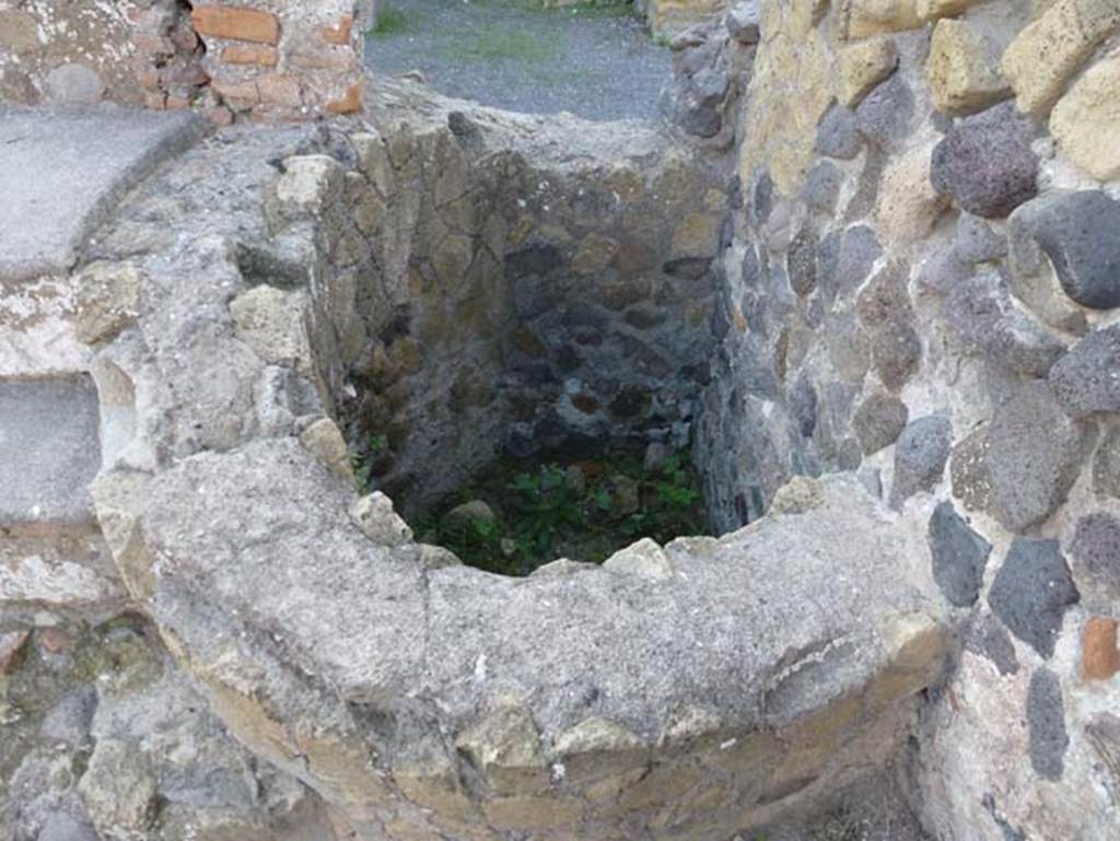 III, 19/18/1, Herculaneum. October 2012. Room 32, detail of vat/basin. Photo courtesy of Michael Binns.